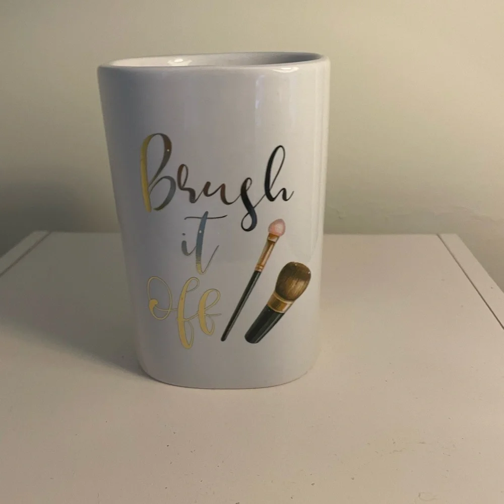 Brush it off makeup brush holder